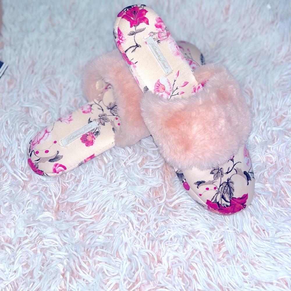 Comfy Victoria’s 💋 Secret Satin & Faux Fur Slippers